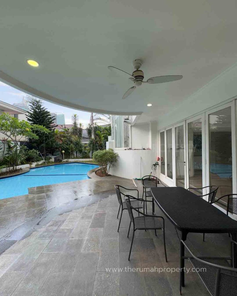 Rumah-Dijual-di-Komplek-Elit-Mega-Kuningan-Jaksel-Fasilitas-Private-Pool-Halaman-Luas-12