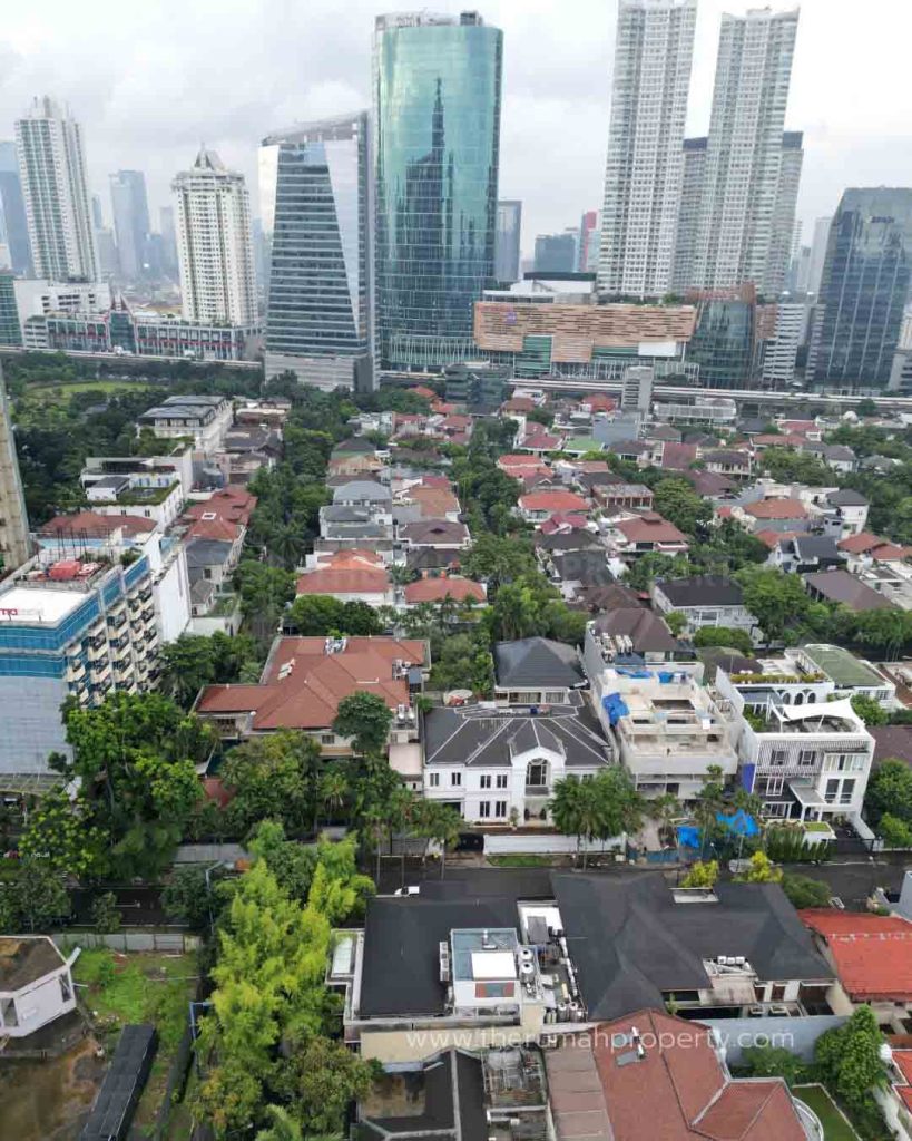 Rumah-Dijual-di-Komplek-Elit-Mega-Kuningan-Jaksel-Fasilitas-Private-Pool-Halaman-Luas-2