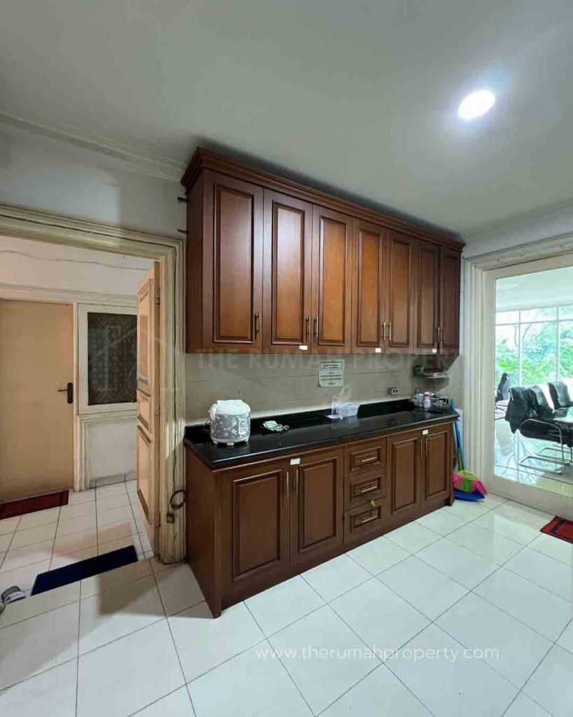 Rumah-Dijual-di-Komplek-Elit-Mega-Kuningan-Jaksel-Fasilitas-Private-Pool-Halaman-Luas-4