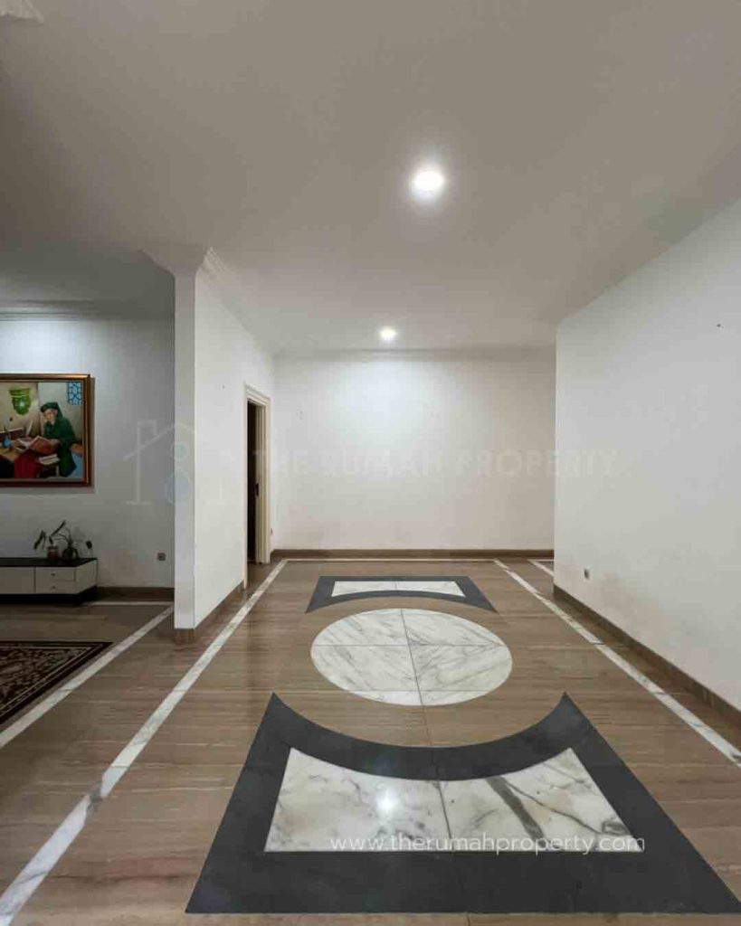 Rumah-Dijual-di-Komplek-Elit-Mega-Kuningan-Jaksel-Fasilitas-Private-Pool-Halaman-Luas-5
