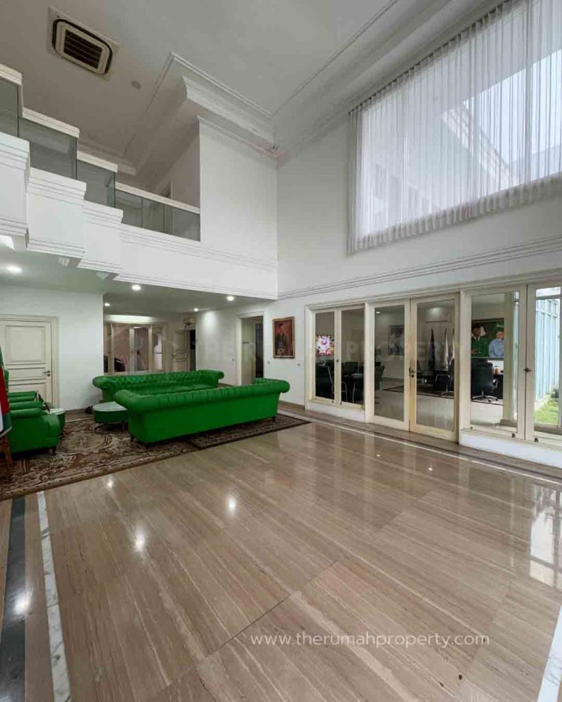 Rumah-Dijual-di-Komplek-Elit-Mega-Kuningan-Jaksel-Fasilitas-Private-Pool-Halaman-Luas-7