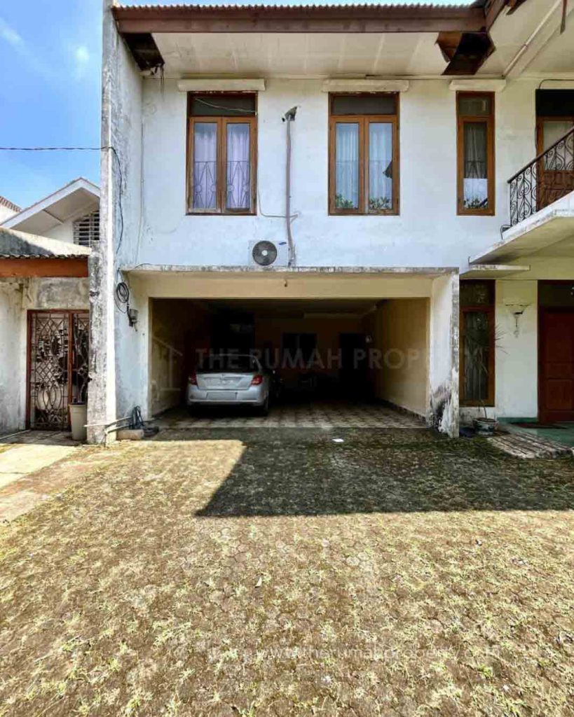 Rumah-Hook-2-Lantai-Halaman-Luas-Dengan-Private-Pool-Bintaro-Sektor-2-2