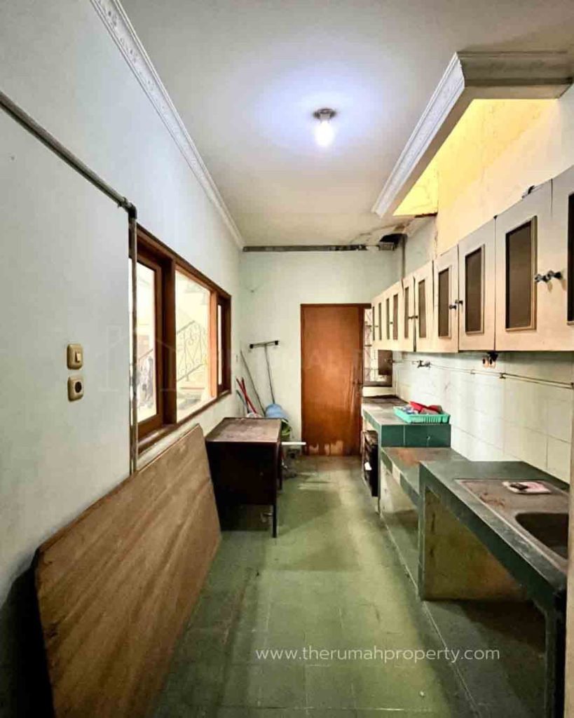 Rumah-Hook-2-Lantai-Halaman-Luas-Dengan-Private-Pool-Bintaro-Sektor-2-8