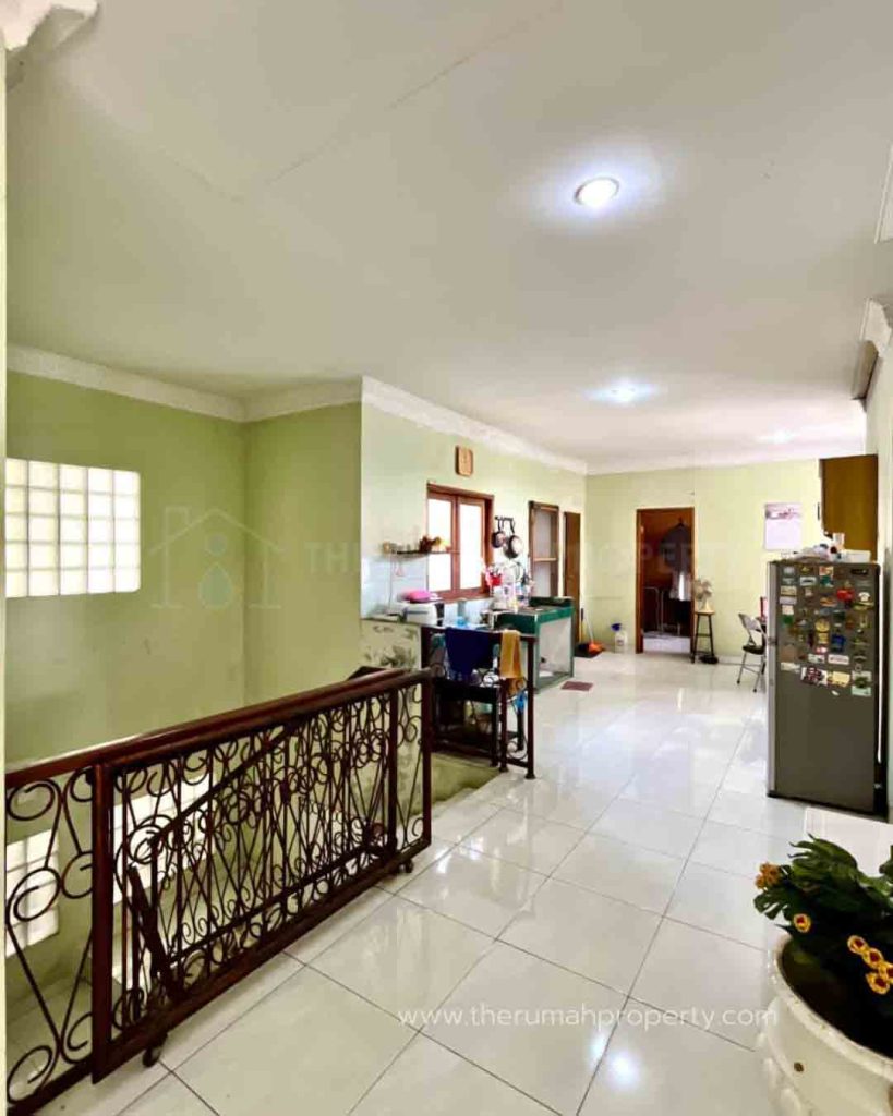 Rumah-Hook-2-Lantai-Halaman-Luas-Dengan-Private-Pool-Bintaro-Sektor-2-9
