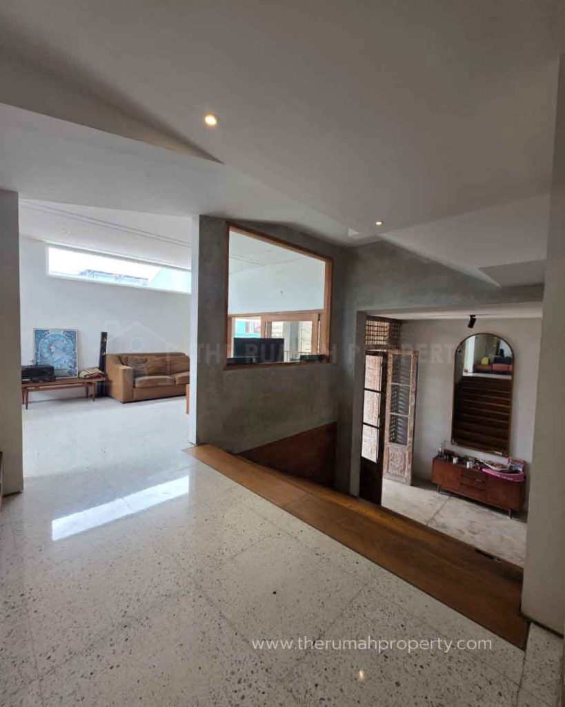 Rumah-Hook-2-Lantai-Semi-Furnished-Kayu-Putih-Jakarta-Timur-4