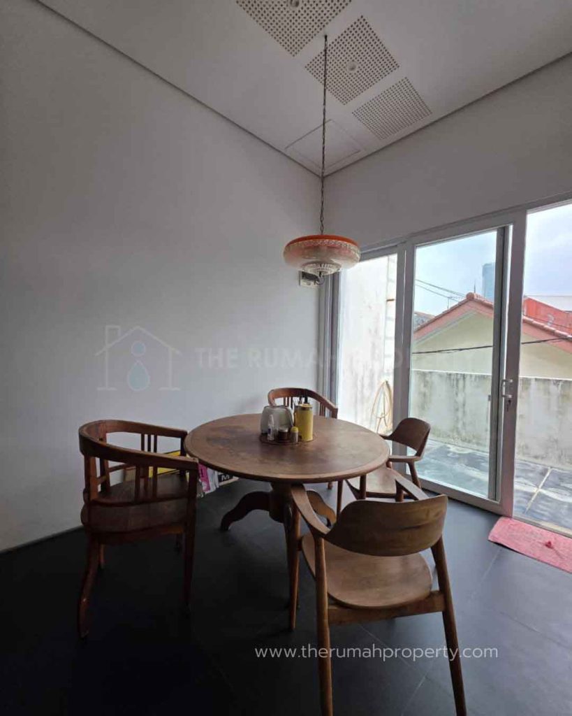 Rumah-Hook-2-Lantai-Semi-Furnished-Kayu-Putih-Jakarta-Timur-7