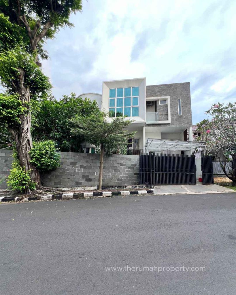 Rumah-Hook-4-Lantai-Private-Pool-Lebak-Bulus-Jaksel-Jalan-Lebar-Dalam-Komplek-1