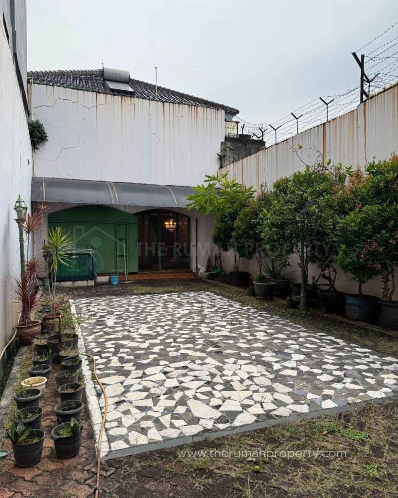Rumah-Komplek-Kebon-Jeruk-Jakarta-Barat-Lingkungan-Nyaman-dan-Asri-8