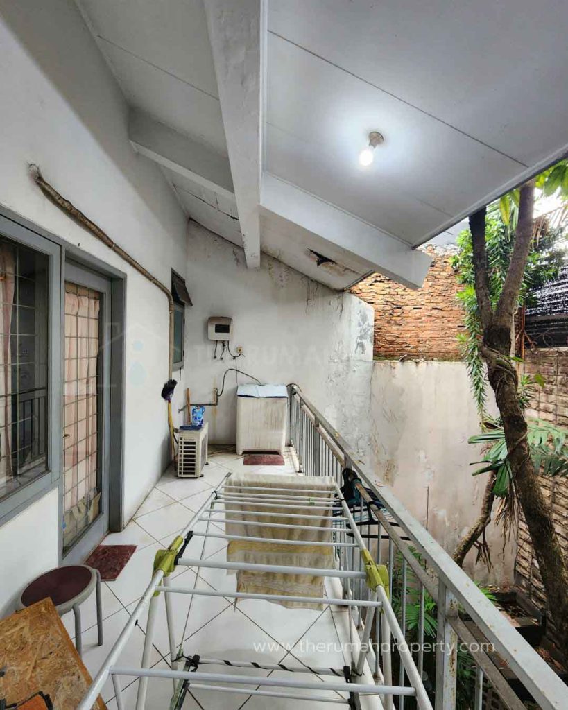 Rumah-Lama-2-Lantai-Hitung-Tanah-di-Pondok-Indah-Jakarta-Selatan-Luas-Tanah-400-Meter-10