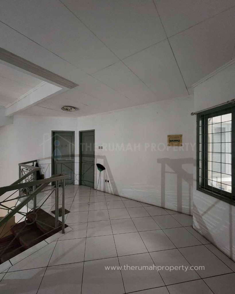 Rumah-Lama-2-Lantai-Hitung-Tanah-di-Pondok-Indah-Jakarta-Selatan-Luas-Tanah-400-Meter-8