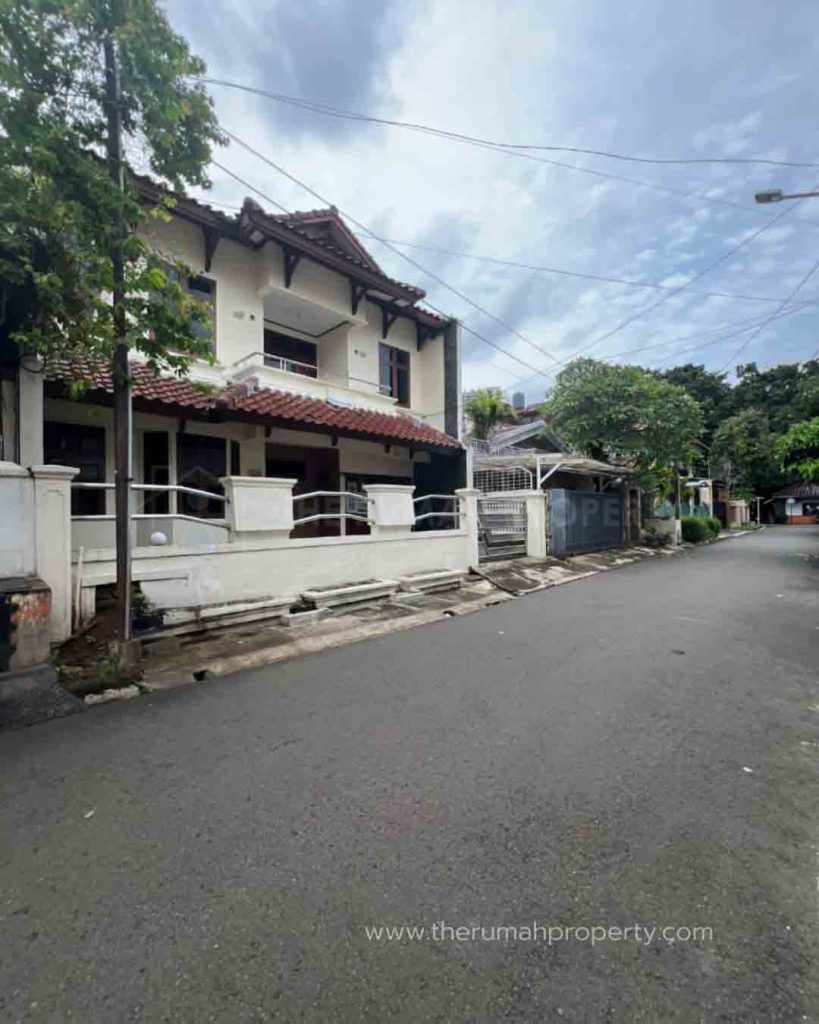 Rumah-Layak-Huni-2-Lantai-di-Pondok-Indah-Dekat-ke-Pondok-Indah-Mal-1