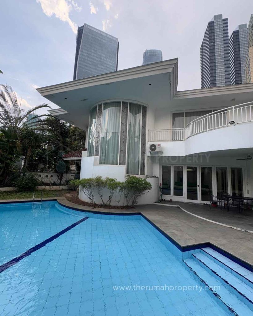 Rumah-Mega-Kuningan-Dijual-2-Kavling-Tanah-Luas-Fasilitas-Kolam-Renang-Pribadi-12