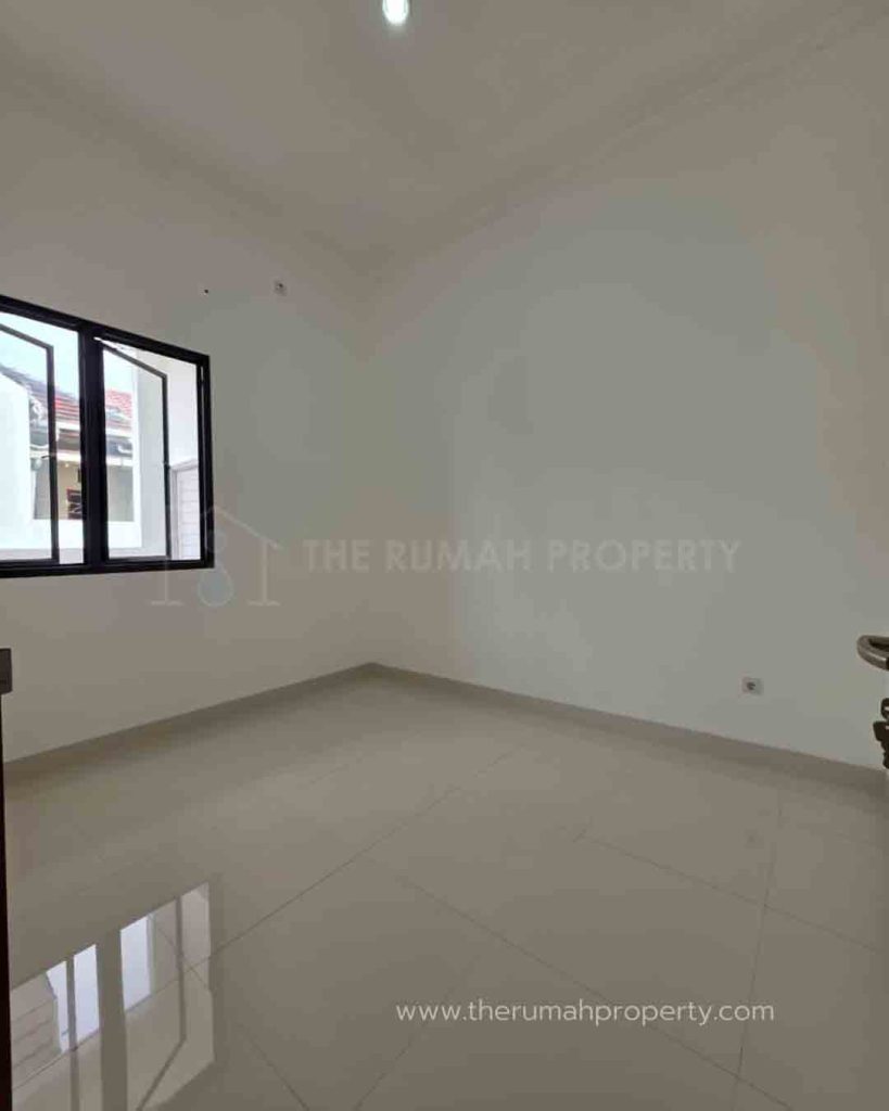 Rumah-Modern-Dalam-Komplek-Duren-Sawit-Ada-Halaman-Belakang-10