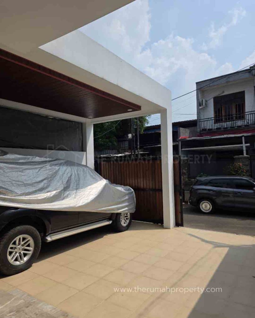 Rumah-Modern-Dalam-Komplek-Duren-Sawit-Ada-Halaman-Belakang-2