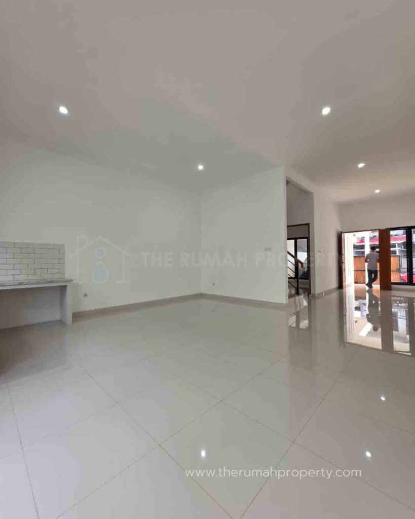 Rumah-Modern-Dalam-Komplek-Duren-Sawit-Ada-Halaman-Belakang-3