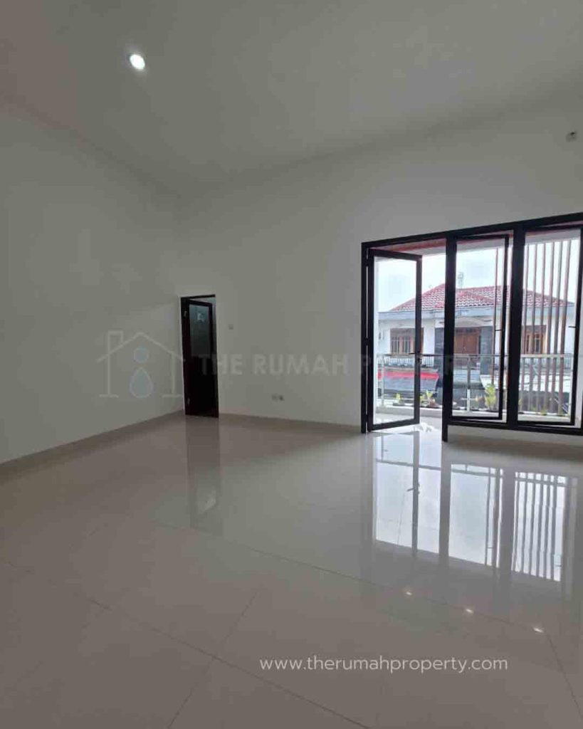 Rumah-Modern-Dalam-Komplek-Duren-Sawit-Ada-Halaman-Belakang-9