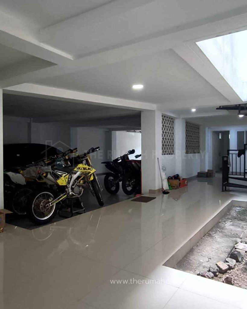 Rumah-Modern-Otista-Jaktim-Fasilitas-Kolam-Renang-Pribadi-6