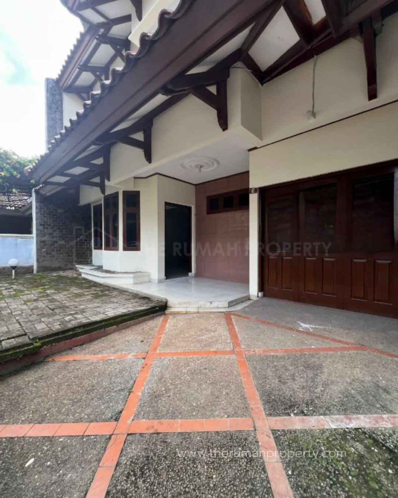 Rumah-Pondok-Indah-Dijual-Dekat-ke-PIM-Akses-Jalan-Lebar-Dalam-Komplek-2