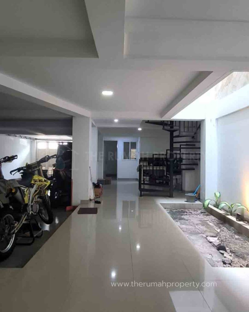 Rumah-Private-Pool-Siap-Huni-Dijual-di-Otista-Jakarta-Timur-Akses-Tol-5