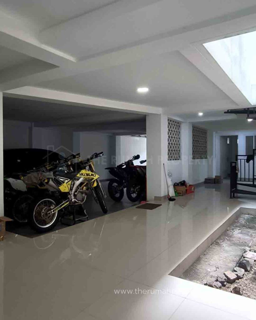Rumah-Private-Pool-Siap-Huni-Dijual-di-Otista-Jakarta-Timur-Akses-Tol-6