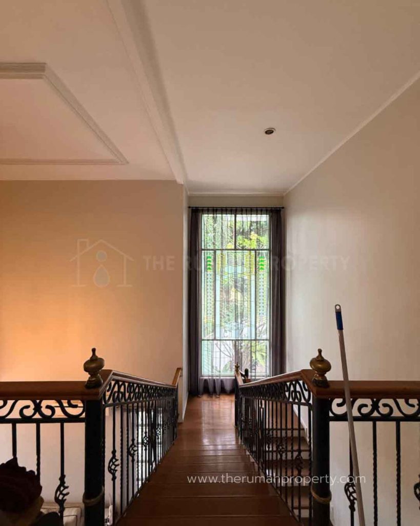 Rumah-Rapi-Terawat-Bangka-Kemang-Dijual-2-Lantai-4-Kamar-Hadap-Utara-10