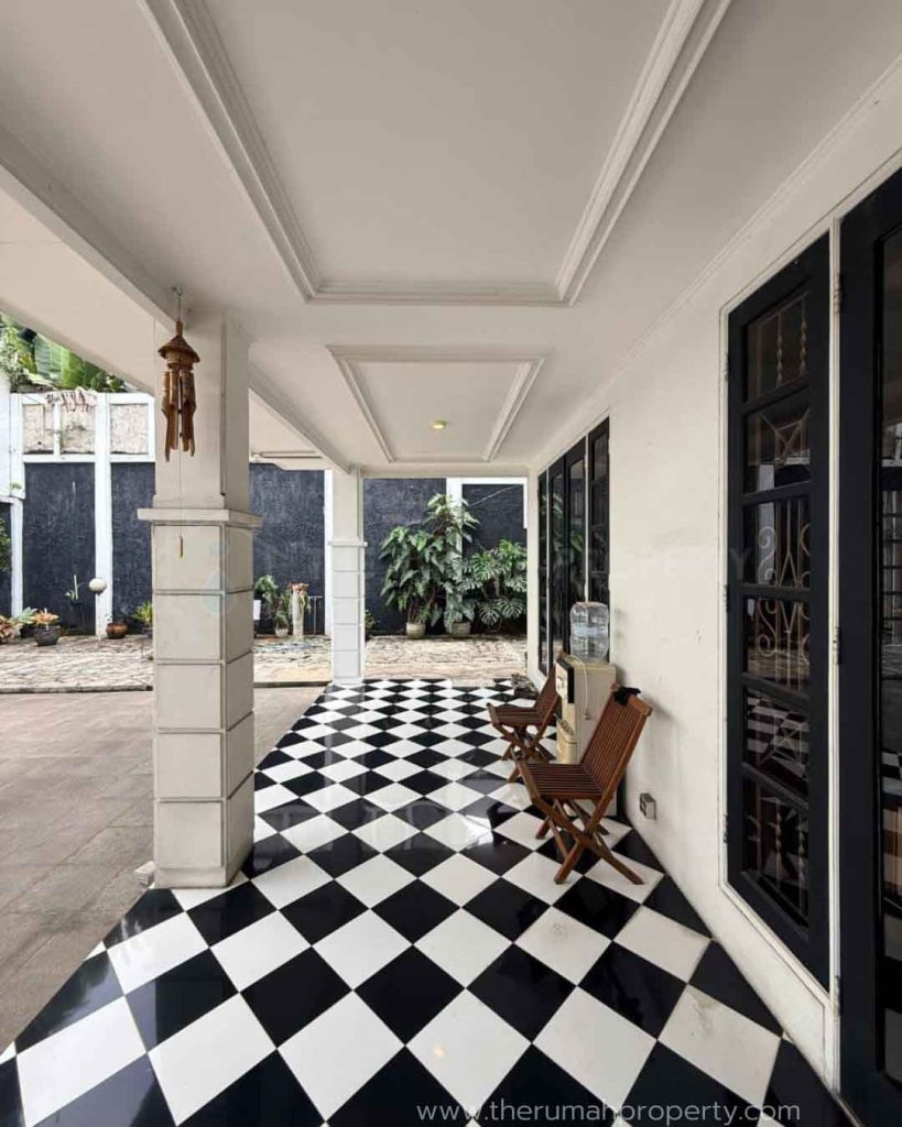 Rumah-Rapi-Terawat-Bangka-Kemang-Dijual-2-Lantai-4-Kamar-Hadap-Utara-4