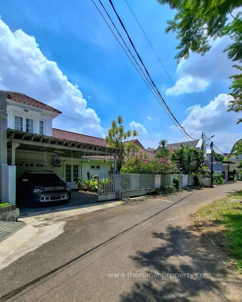 Rumah-Semi-Furnished-Private-Pool-Cipete-Jakarta-Selatan-Lokasi-Tenang-Depan-Taman-Komplek-1