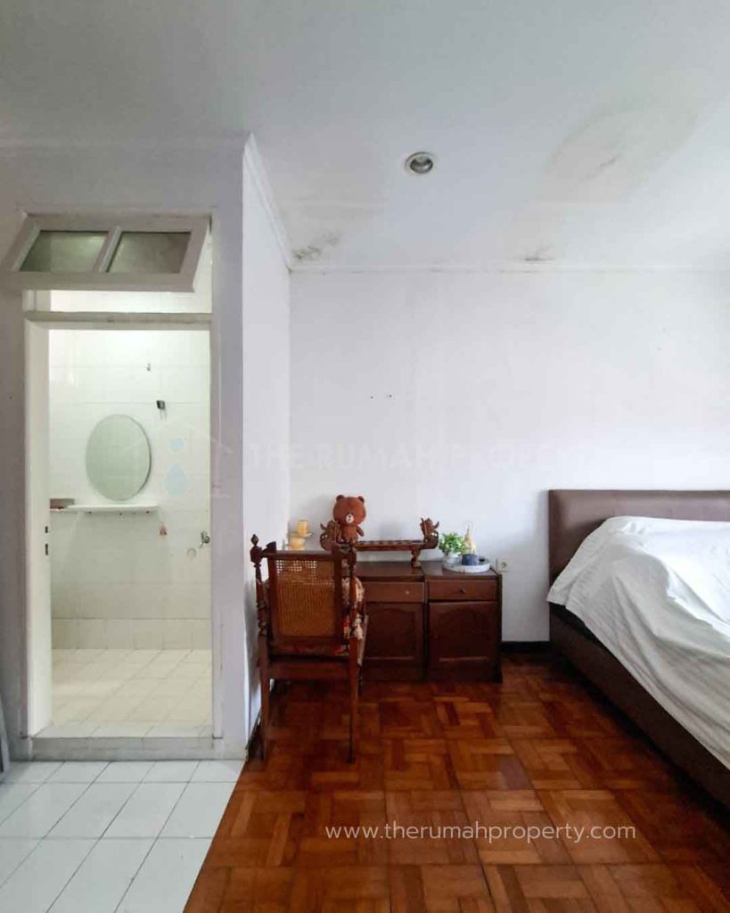 Rumah-Semi-Furnished-Private-Pool-Cipete-Jakarta-Selatan-Lokasi-Tenang-Depan-Taman-Komplek-11