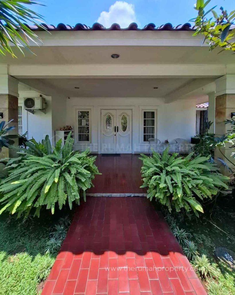 Rumah-Semi-Furnished-Private-Pool-Cipete-Jakarta-Selatan-Lokasi-Tenang-Depan-Taman-Komplek-2