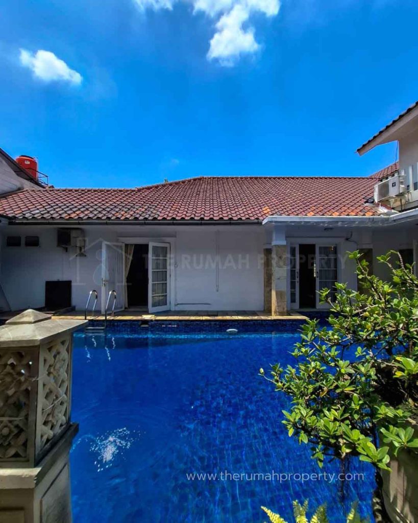 Rumah-Semi-Furnished-Private-Pool-Cipete-Jakarta-Selatan-Lokasi-Tenang-Depan-Taman-Komplek-3