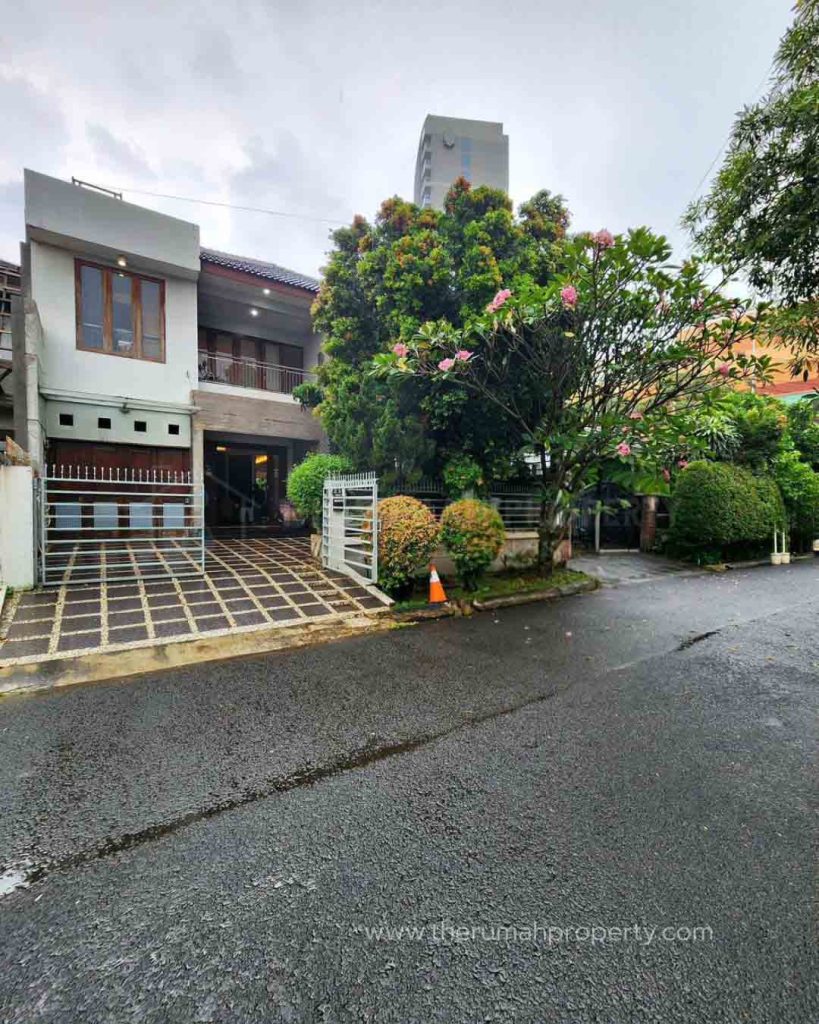 Rumah-Siap-Huni-Pondok-Indah-Jalan-Lebar-Lingkungan-Elit-Dekat-ke-PIM-1