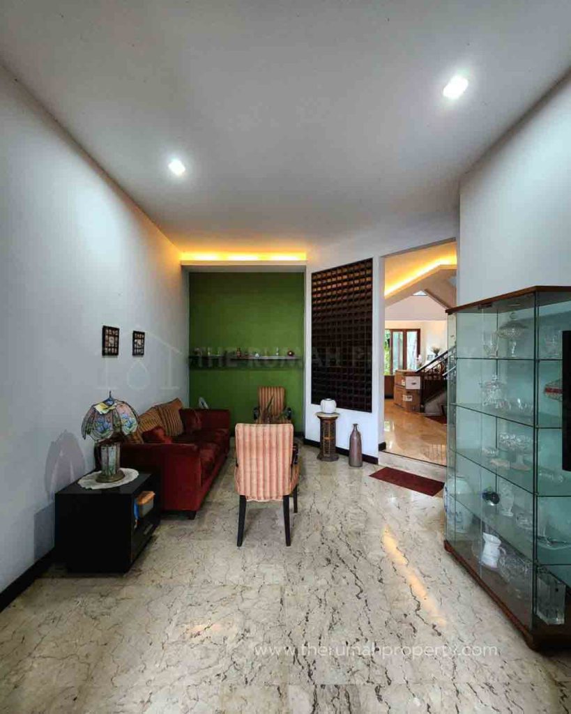 Rumah-Siap-Huni-Pondok-Indah-Jalan-Lebar-Lingkungan-Elit-Dekat-ke-PIM-4