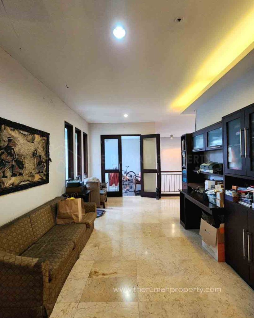 Rumah-Siap-Huni-Pondok-Indah-Jalan-Lebar-Lingkungan-Elit-Dekat-ke-PIM-8