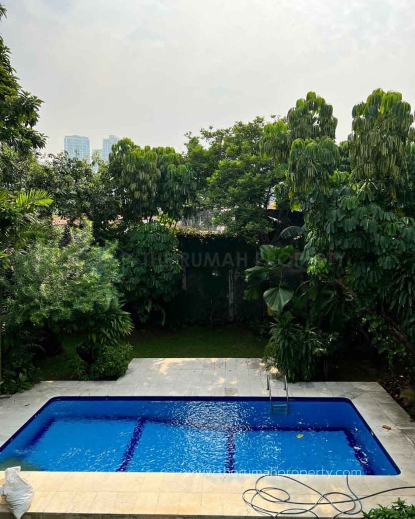 Rumah-Turun-Harga-Kemang-Jaksel-Ada-Pool-Halaman-Belakang-Luas-1