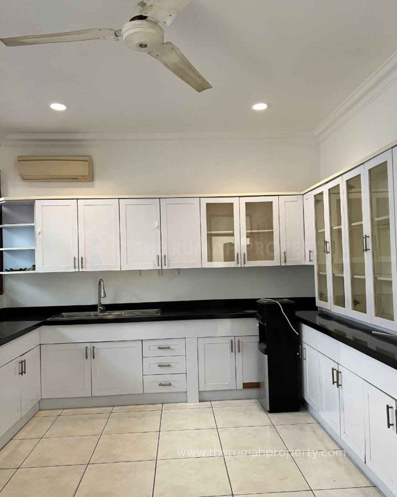 Rumah-Turun-Harga-Kemang-Jaksel-Ada-Pool-Halaman-Belakang-Luas-9