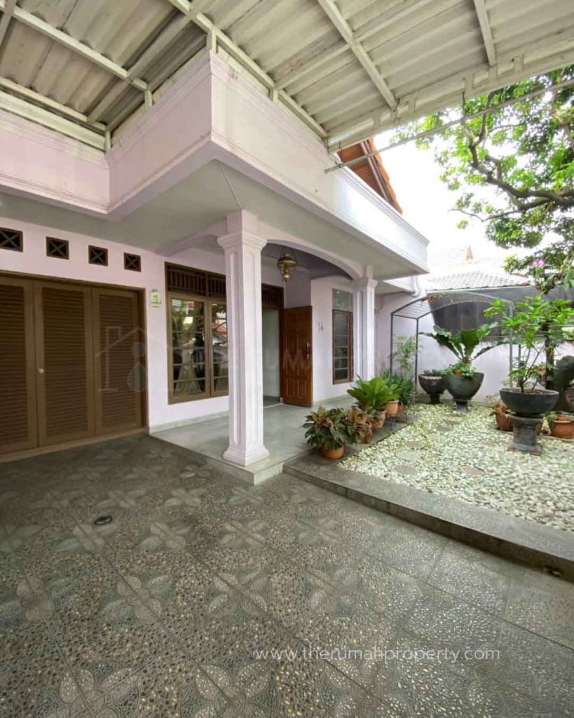 Rumah-di-Jalan-Utama-Dalam-Komplek-Kayuwaringin-Bekasi-Akses-Lebar-1