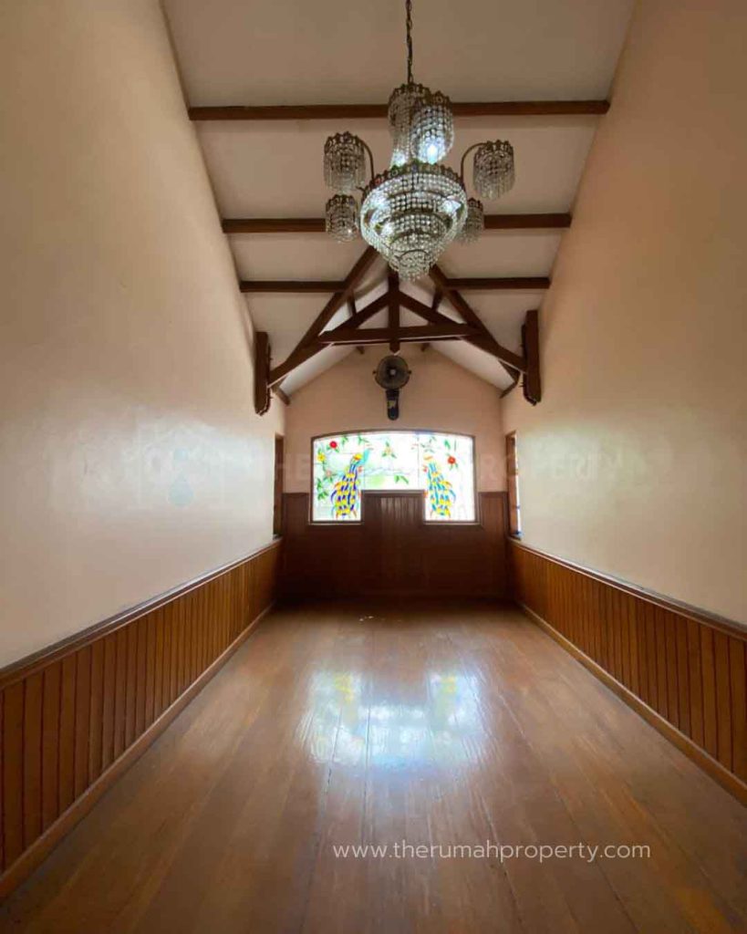 Rumah-di-Jalan-Utama-Dalam-Komplek-Kayuwaringin-Bekasi-Akses-Lebar-10