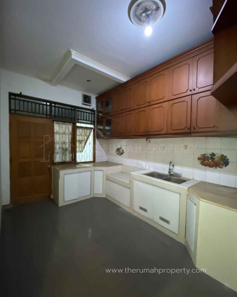 Rumah-di-Jalan-Utama-Dalam-Komplek-Kayuwaringin-Bekasi-Akses-Lebar-7