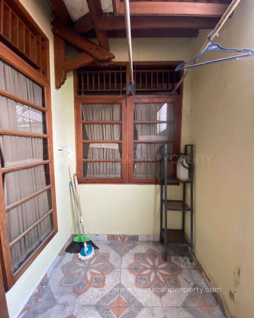 Rumah-di-Jalan-Utama-Dalam-Komplek-Kayuwaringin-Bekasi-Akses-Lebar-8