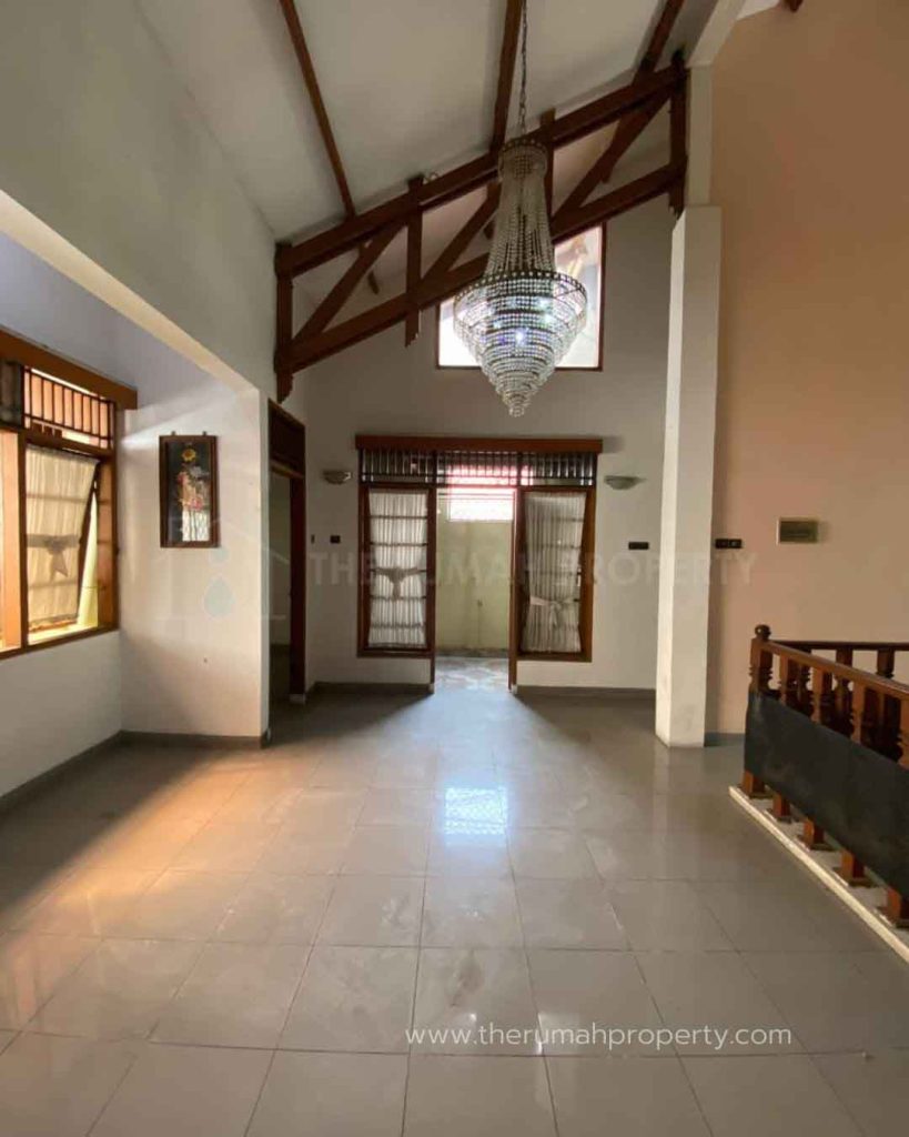 Rumah-di-Jalan-Utama-Dalam-Komplek-Kayuwaringin-Bekasi-Akses-Lebar-9