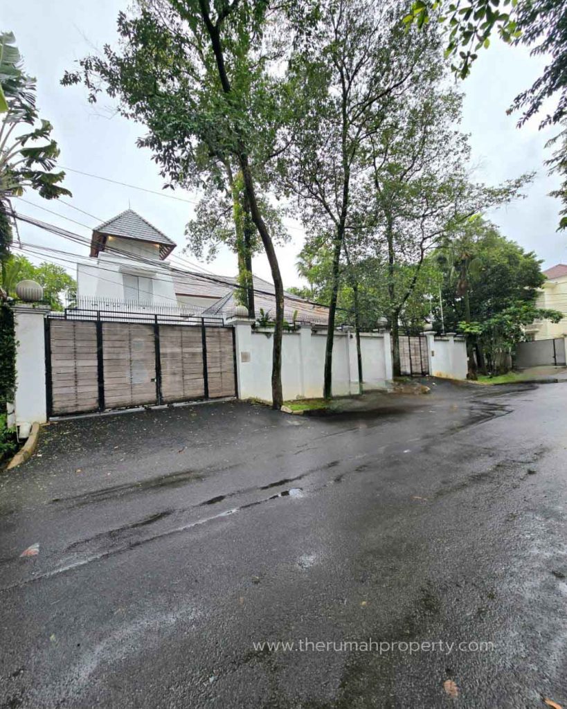 Sewa-Rumah-Private-Pool-Kemang-Jaksel-Lingkungan-Tenang-dan-Premium-1