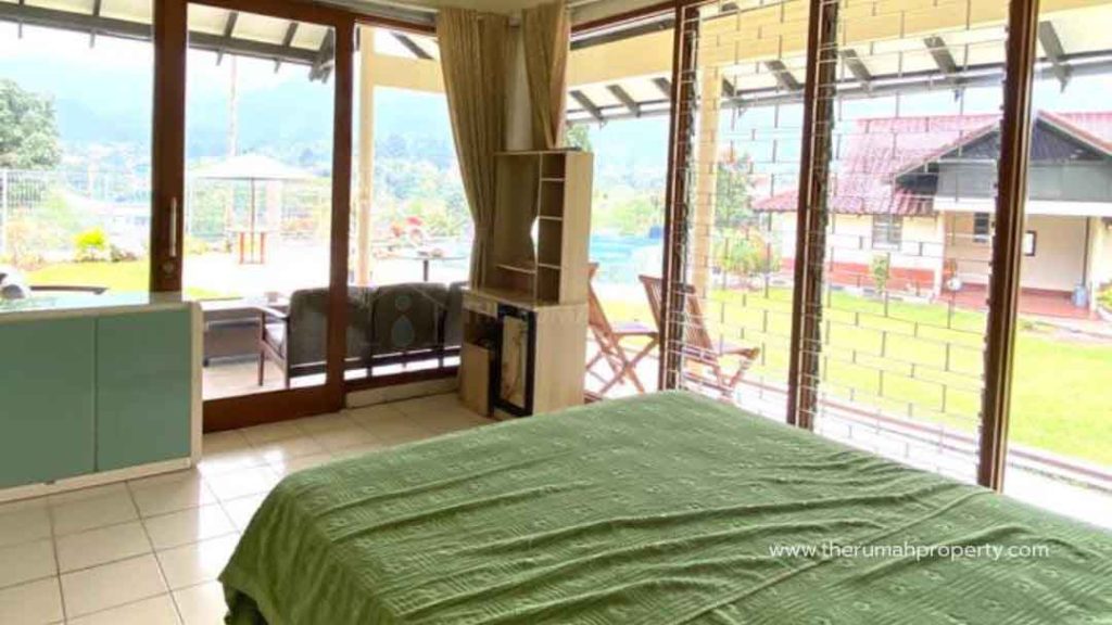 Villa-Cisarua-Puncak-Dijual-Fasilitas-Lengkap-dan-Modern-11
