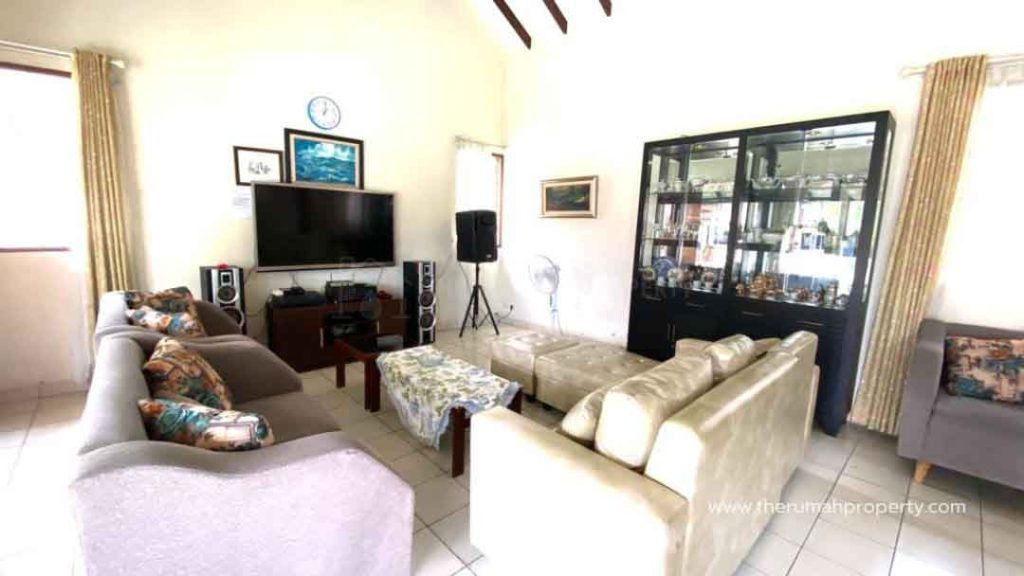 Villa-Cisarua-Puncak-Dijual-Fasilitas-Lengkap-dan-Modern-7