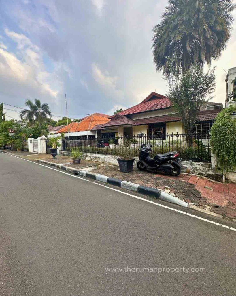 DIJUAL-MENTENG-Rumah-2-Lantai-Tanah-Persegi-Dekat-Thamrin-dan-Sudirman-1
