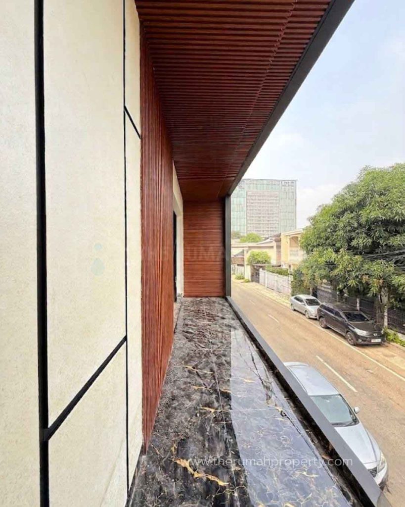Dijual-Rumah-Baru-Desain-Modern-Fasilitas-Kolam-Renang-Pribadi-di-Kebagusan-10