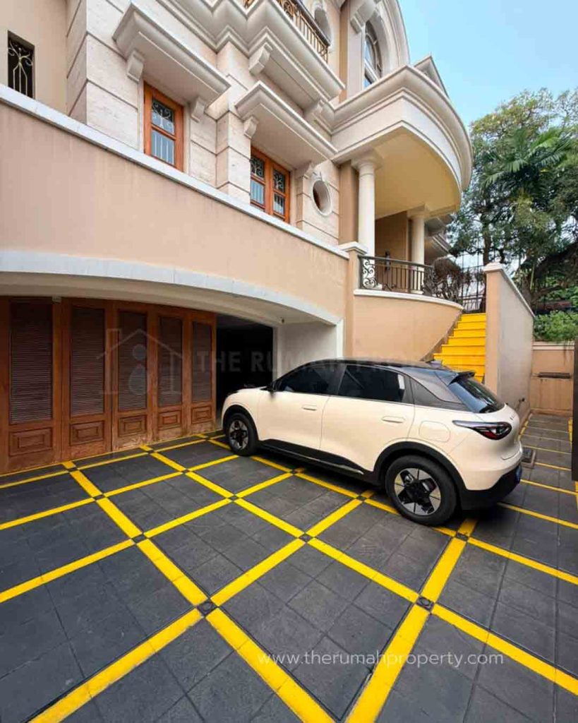 For-Sale-Luxury-House-Cempaka-Putih-Jakpus-Kusen-Kayu-High-Spec-Lantai-Full-Marmer-2