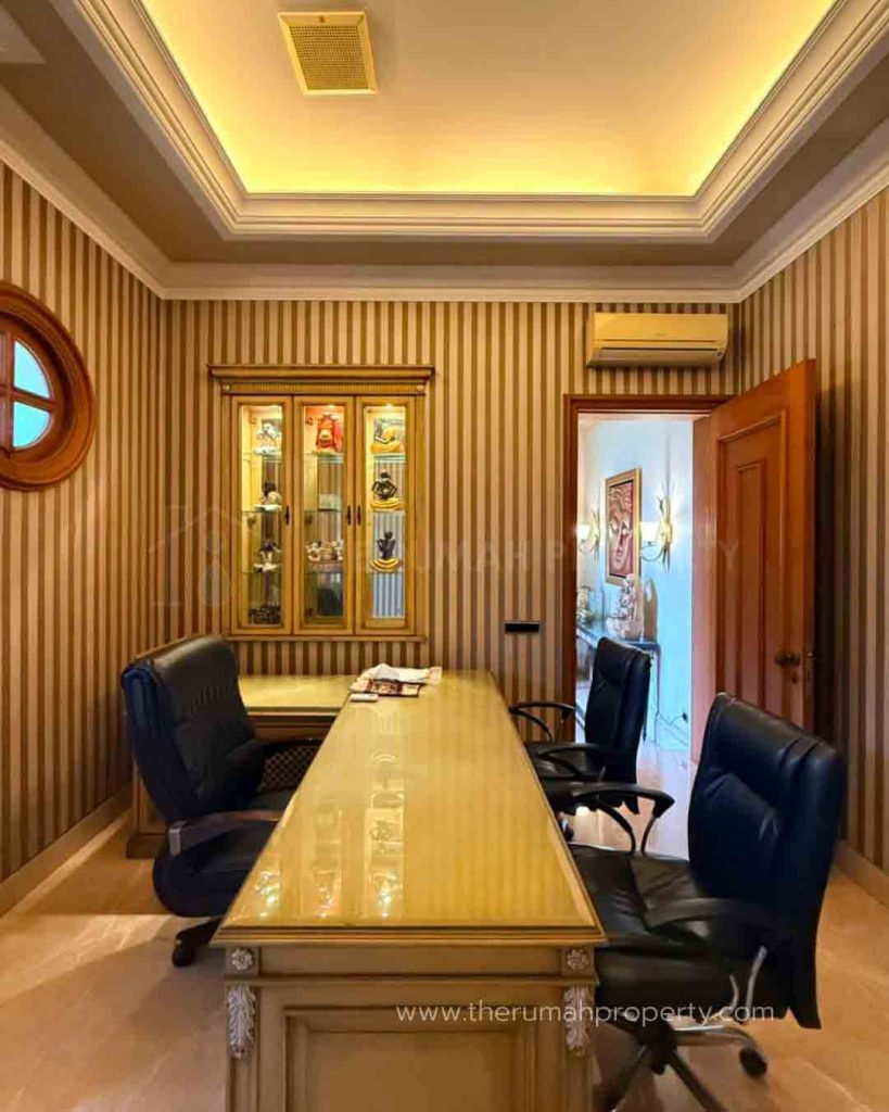 For-Sale-Luxury-House-Cempaka-Putih-Jakpus-Kusen-Kayu-High-Spec-Lantai-Full-Marmer-3