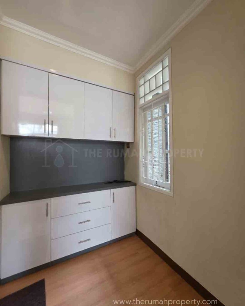 For-Sale-Rumah-Cocok-Untuk-Klinik-Caffe-Resto-Kantor-di-Cilandak-Jakarta-Selatan-8
