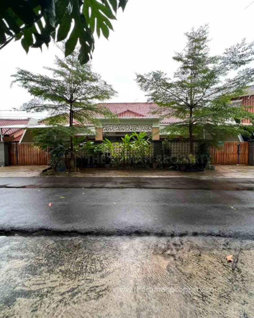 Jual-Rumah-Ada-Kolam-Renang-Dalam-Komplek-di-Pasar-Minggu-Jakarta-Selatan-Jalan-Lebar-1