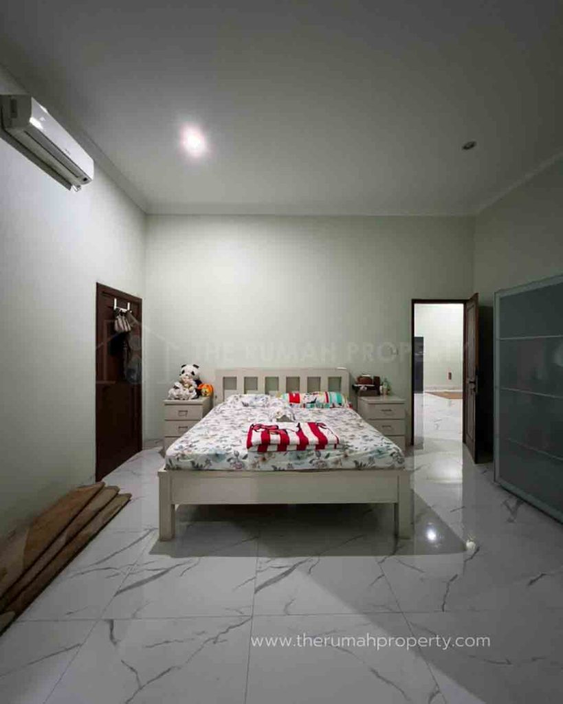 Jual-Rumah-Ada-Kolam-Renang-Dalam-Komplek-di-Pasar-Minggu-Jakarta-Selatan-Jalan-Lebar-10